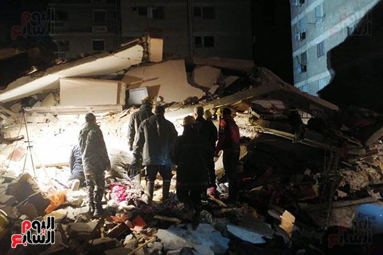 بعد فاجعة القطار.. قتلى بانهيار مبنى في القاهرة